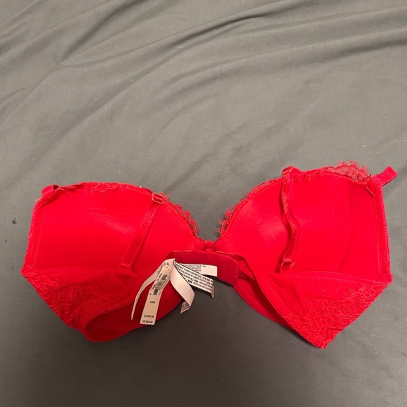 Victoria's Secret Scarlet Lace Push-up Bra - Picture 2 of 6